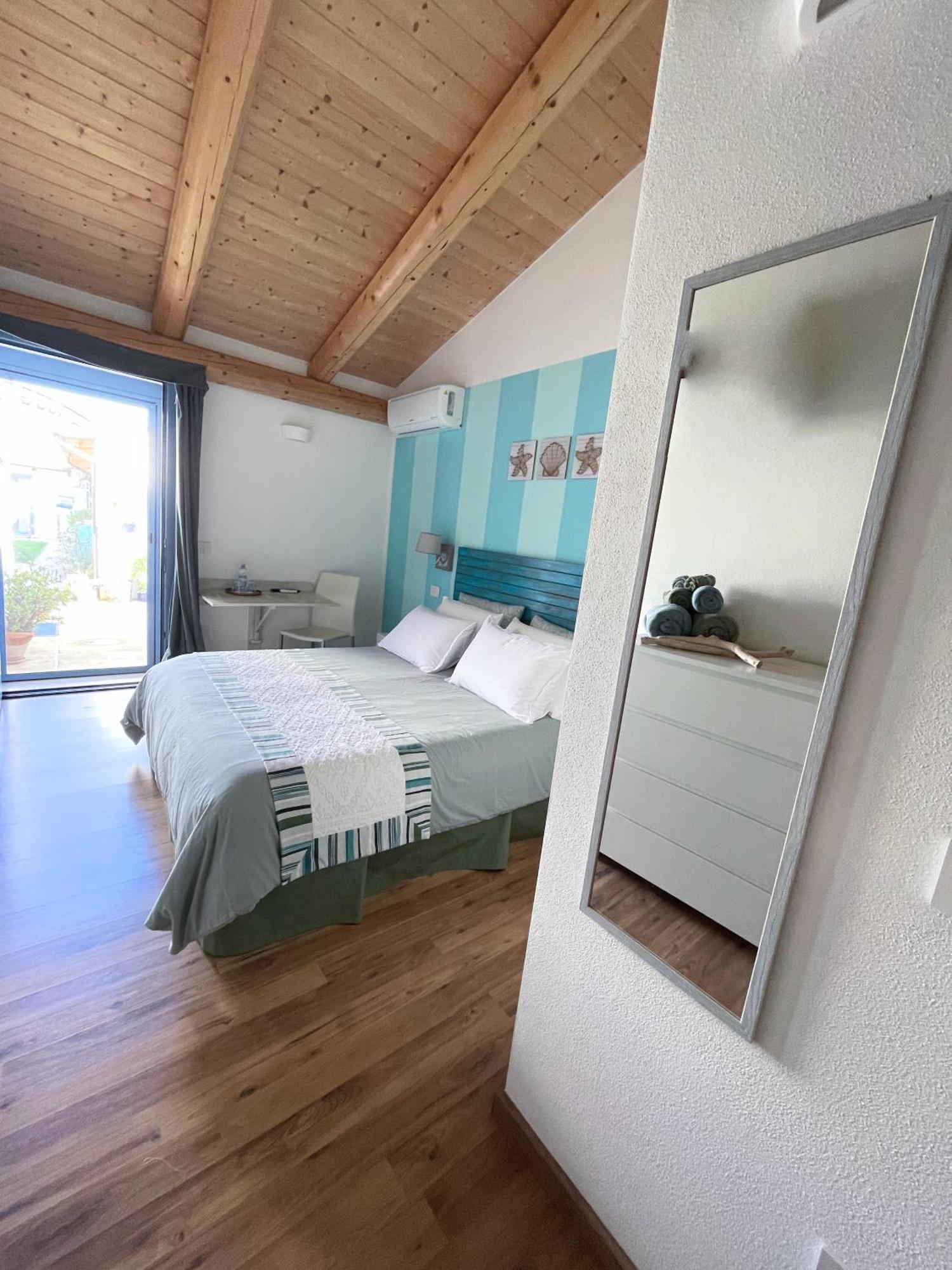 Torremana Hotell Càbras Eksteriør bilde